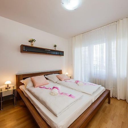 Apartman Lucija Kaštela Exteriör bild