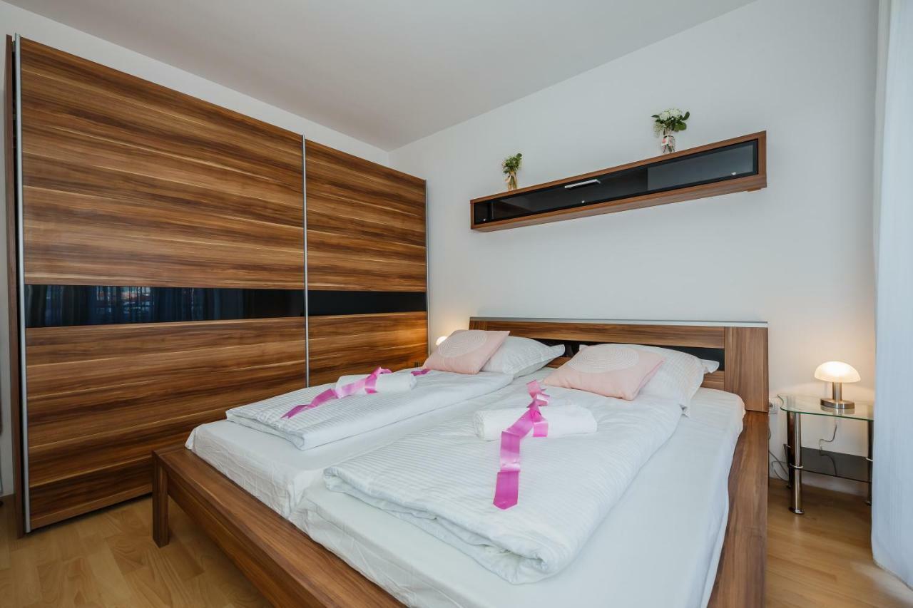 Apartman Lucija Kaštela Exteriör bild