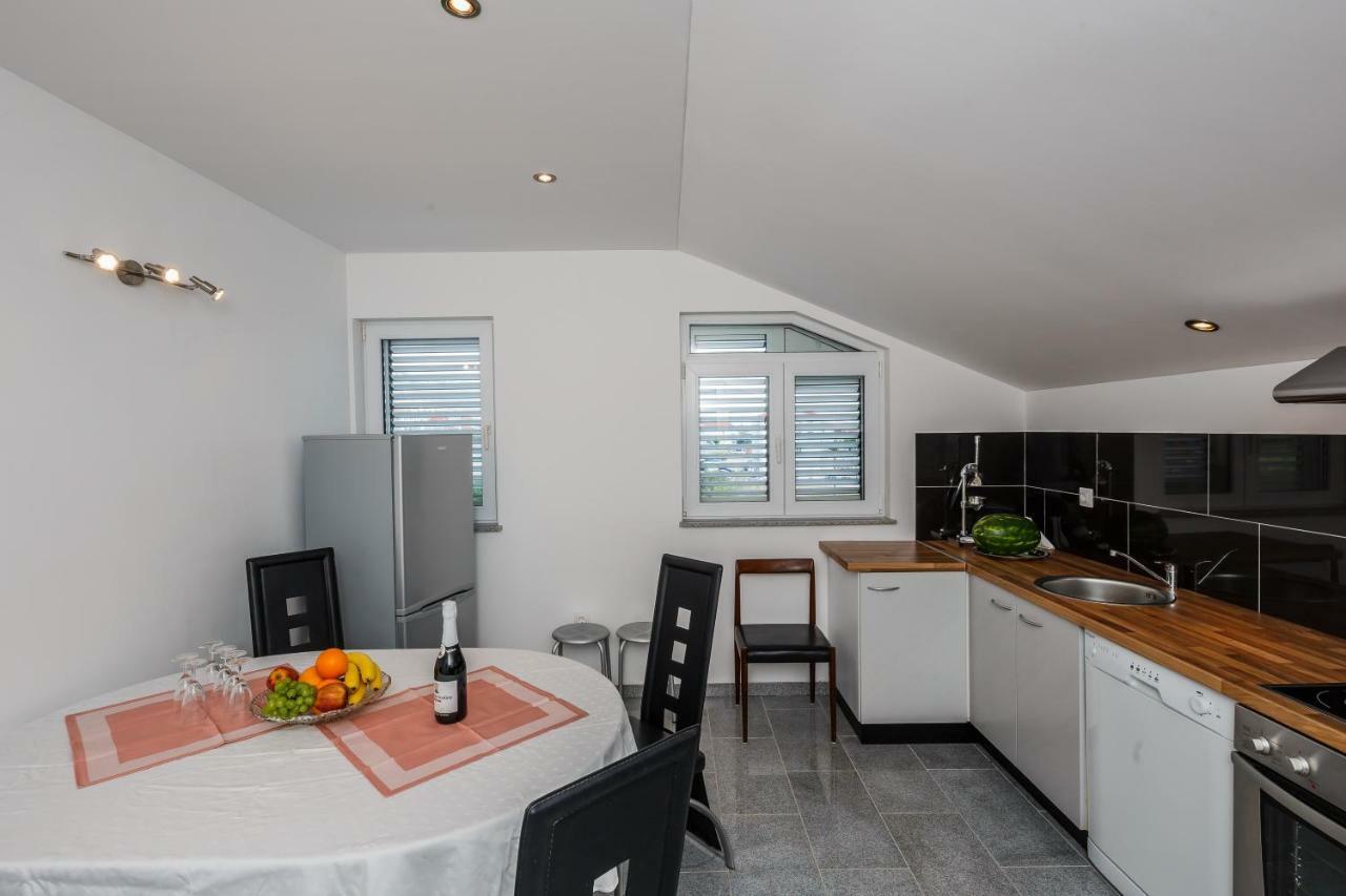 Apartman Lucija Kaštela Exteriör bild