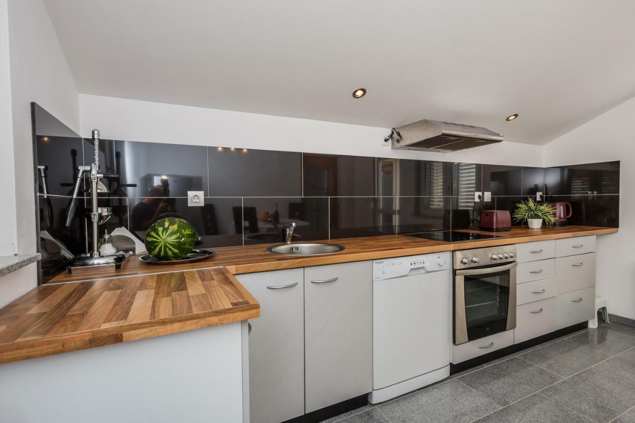 Apartman Lucija Kaštela Exteriör bild