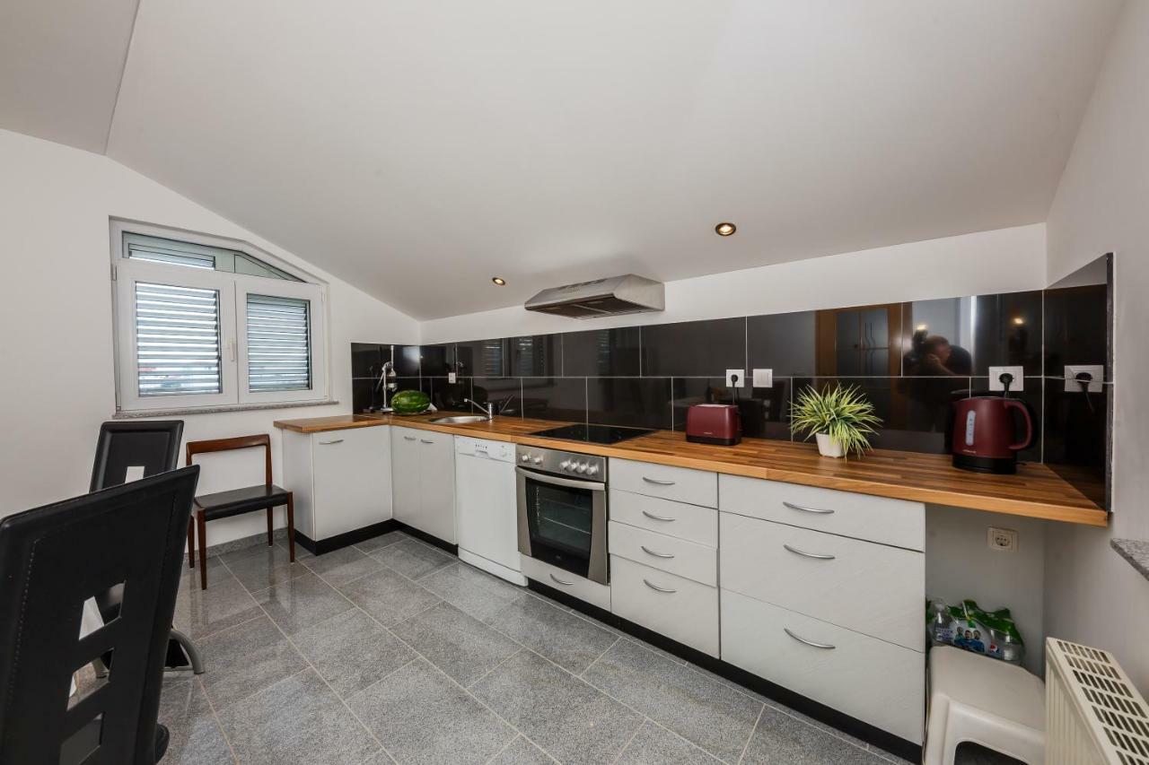 Apartman Lucija Kaštela Exteriör bild