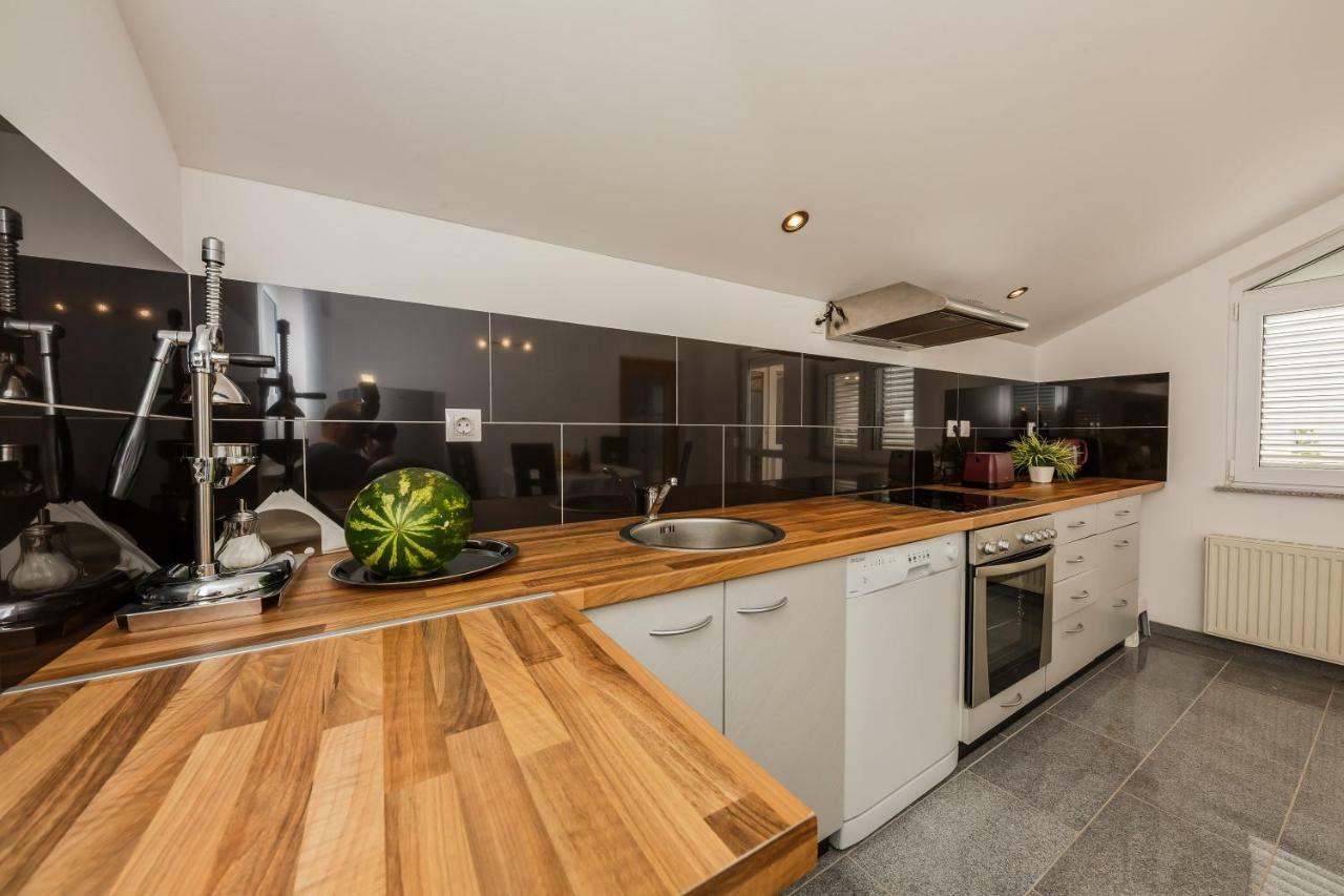 Apartman Lucija Kaštela Exteriör bild